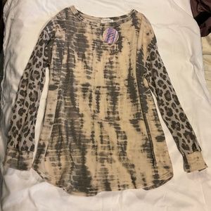 NWT, A Girl Thing - Medium Long sleeve top